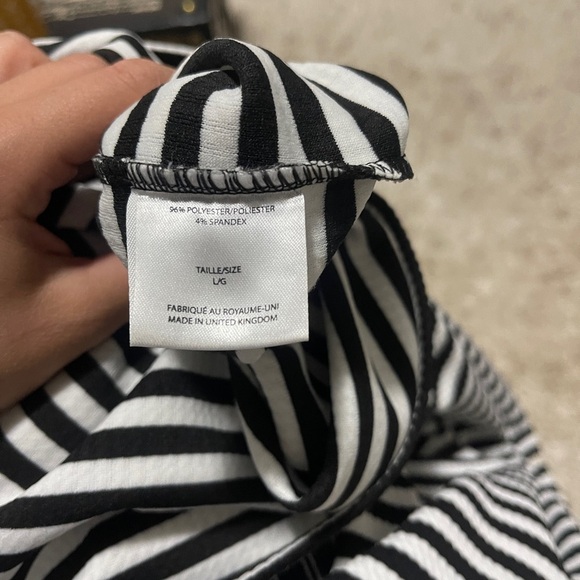 Black and White Striped Sleeveless Dress - Picture 3 of 3